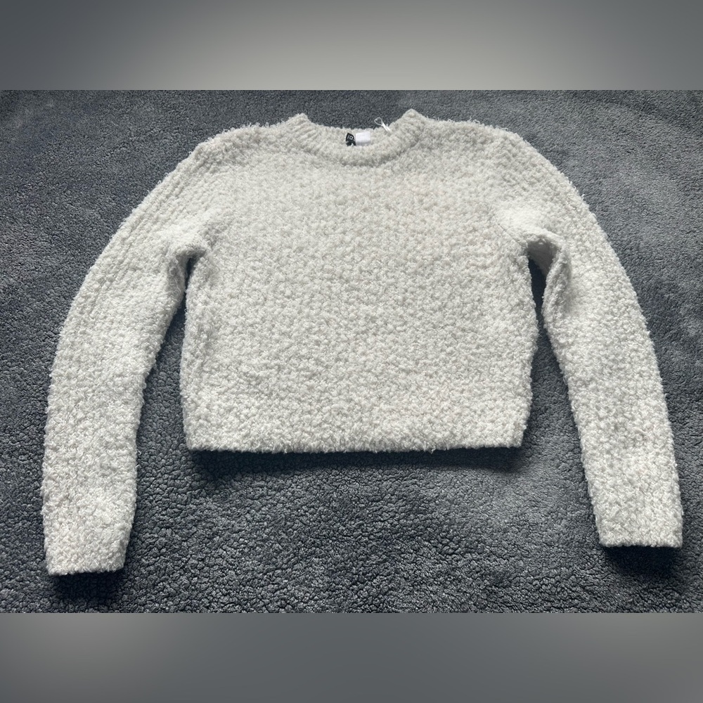 H&M White Cropped Fluffy sweater